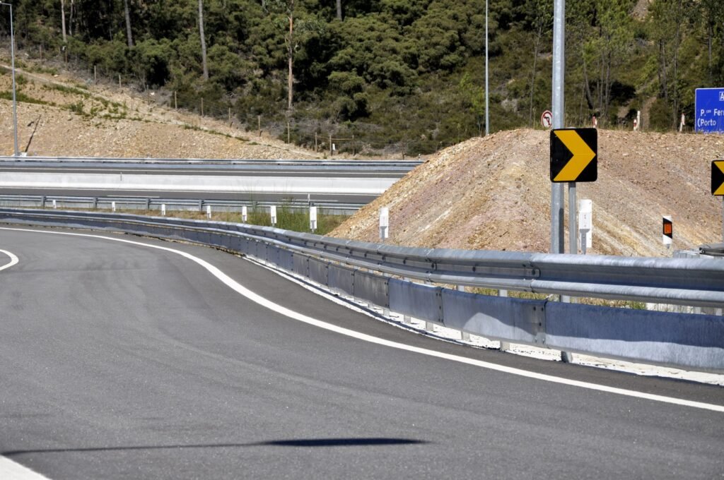 Manutenção de Defensas Metálicas: Por Que é Fundamental?